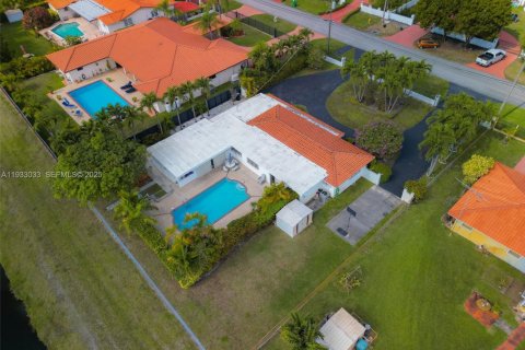 Villa ou maison à vendre à Miami, Floride: 4 chambres, 220.74 m2 № 1994787 - photo 16