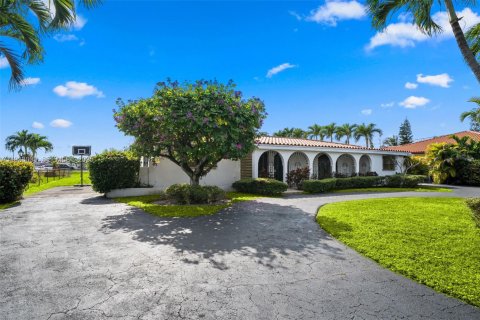 Villa ou maison à vendre à Miami, Floride: 4 chambres, 220.74 m2 № 1994787 - photo 23