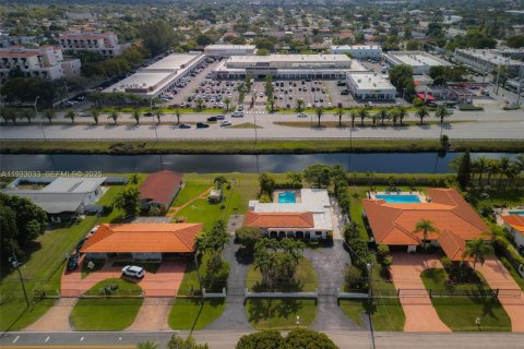 Villa ou maison à vendre à Miami, Floride: 4 chambres, 220.74 m2 № 1994787 - photo 18