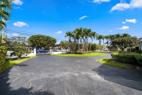Villa ou maison à vendre à Miami, Floride: 4 chambres, 220.74 m2 № 1994787 - photo 7