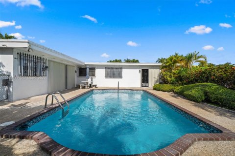 Villa ou maison à vendre à Miami, Floride: 4 chambres, 220.74 m2 № 1994787 - photo 9