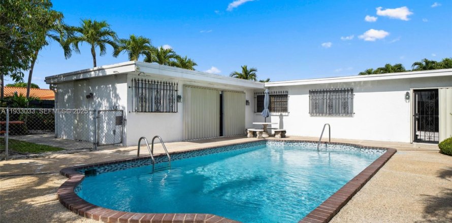 Villa ou maison à Miami, Floride 4 chambres, 220.74 m2 № 1994787