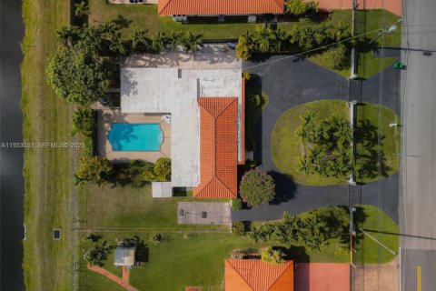 Villa ou maison à vendre à Miami, Floride: 4 chambres, 220.74 m2 № 1994787 - photo 22