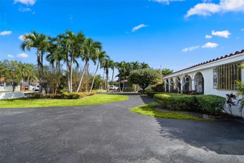 Villa ou maison à vendre à Miami, Floride: 4 chambres, 220.74 m2 № 1994787 - photo 8