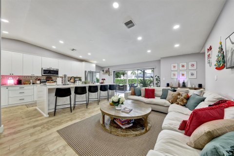 Купить виллу или дом в Корал-Спрингс, Флорида 3 спальни, 206.06м2, № 1992056 - фото 1