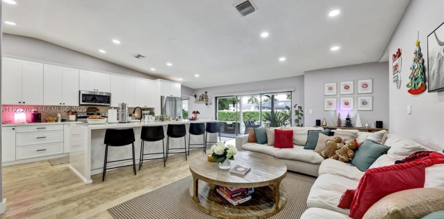 Дом в Корал-Спрингс, Флорида 3 спальни, 206.06м2 № 1992056