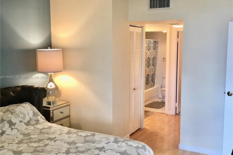 Condo in Aventura, Florida, 1 bedroom  № 2056861 - photo 17