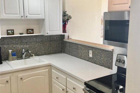 Condo in Aventura, Florida, 1 bedroom  № 2056861 - photo 4