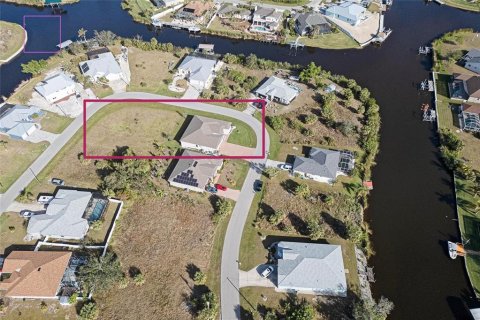 House in Port Charlotte, Florida 4 bedrooms, 224.64 sq.m. № 1507787 - photo 15