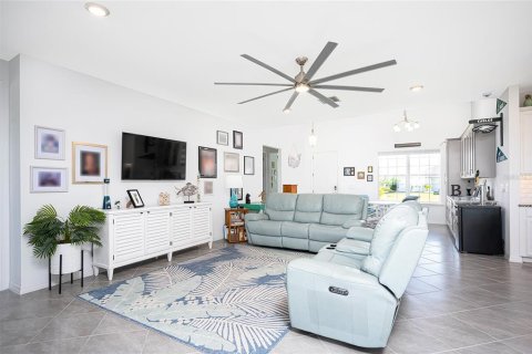 House in Port Charlotte, Florida 4 bedrooms, 224.64 sq.m. № 1507787 - photo 18