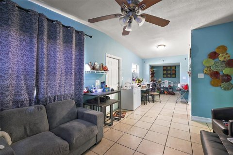 House in Orlando, Florida 3 bedrooms, 110.09 sq.m. № 1680666 - photo 17