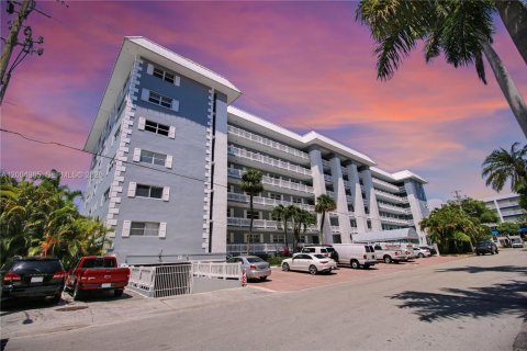 Condominio en venta en Fort Lauderdale, Florida, 2 dormitorios, 120.31 m2 № 2069809 - foto 2