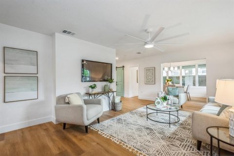 House in Dunedin, Florida 2 bedrooms, 108.32 sq.m. № 1857693 - photo 10