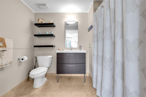 Condo in Miami, Florida, 3 bedrooms  № 1944241 - photo 11