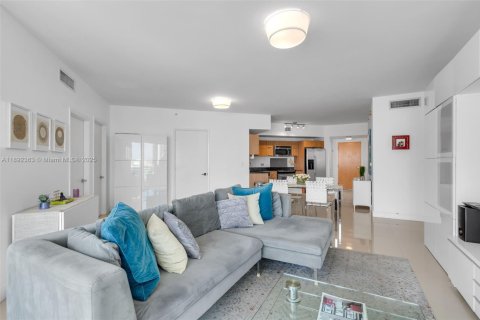 Condo in Miami, Florida, 3 bedrooms  № 1944241 - photo 10