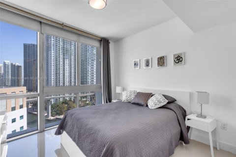 Condo in Miami, Florida, 3 bedrooms  № 1944241 - photo 19