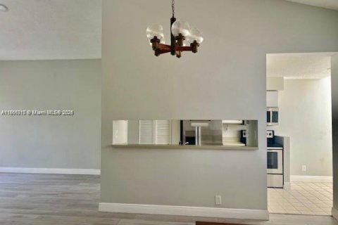 Condominio en alquiler en Plantation, Florida, 1 dormitorio, 77.29 m2 № 1890766 - foto 6