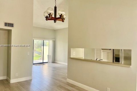 Condominio en alquiler en Plantation, Florida, 1 dormitorio, 77.29 m2 № 1890766 - foto 7