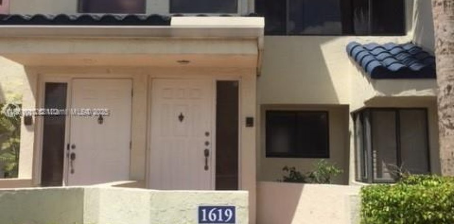 Condominio en Plantation, Florida, 1 dormitorio № 1890766