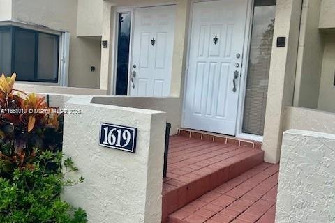 Condominio en alquiler en Plantation, Florida, 1 dormitorio, 77.29 m2 № 1890766 - foto 2