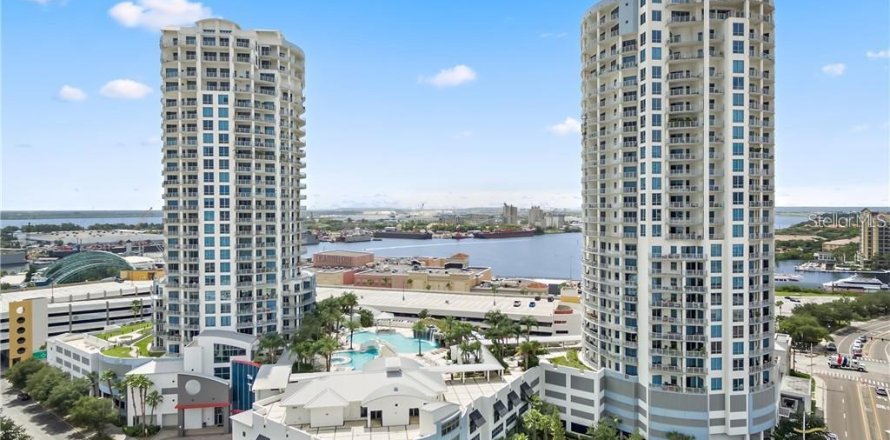 Condo à Tampa, Floride, 3 chambres  № 2166634