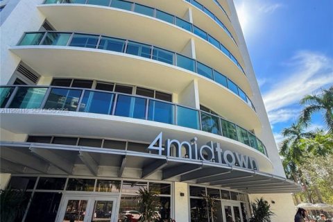 Condominio en Miami, Florida, 1 dormitorio  № 2032042