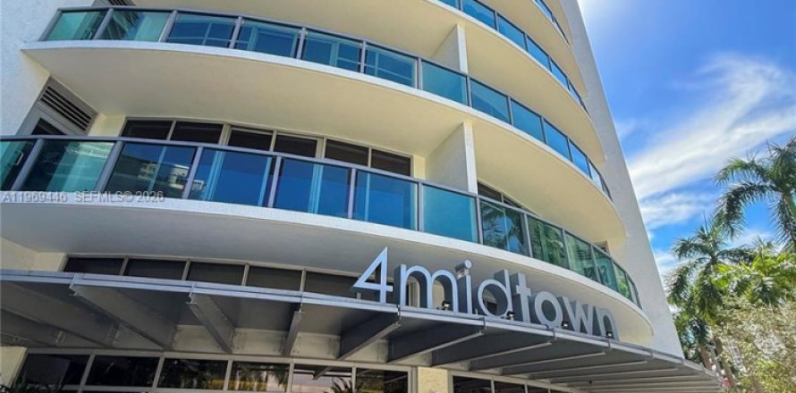 Condominio en Miami, Florida, 1 dormitorio  № 2032042