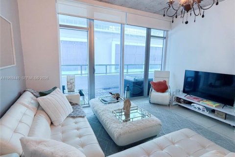 Condominio en venta en Miami, Florida, 1 dormitorio, 66.05 m2 № 2032042 - foto 3