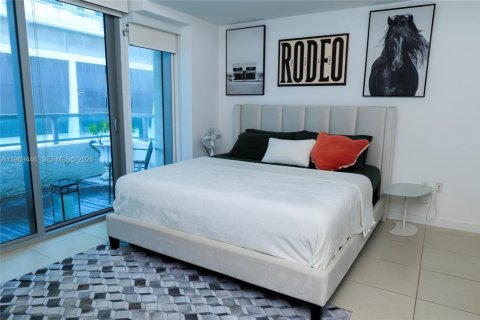 Condominio en venta en Miami, Florida, 1 dormitorio, 66.05 m2 № 2032042 - foto 5