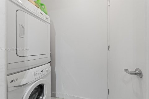 Купить кондоминиум в Майами, Флорида 1 спальня, 66.05м2, № 2032042 - фото 25