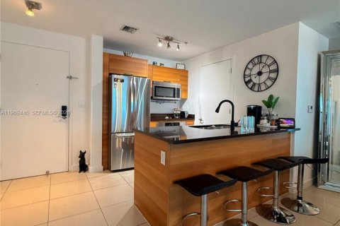 Condominio en venta en Miami, Florida, 1 dormitorio, 66.05 m2 № 2032042 - foto 4