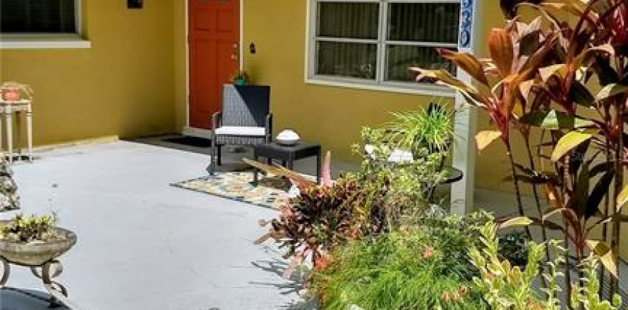 House in Brooksville, Florida 3 bedrooms, 139.17 sq.m. № 1885580