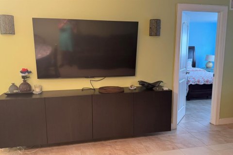 Copropriété à louer à Lauderdale Lakes, Floride: 2 chambres, 80.36 m2 № 2431410 - photo 15