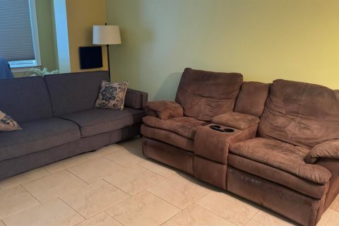 Copropriété à louer à Lauderdale Lakes, Floride: 2 chambres, 80.36 m2 № 2431410 - photo 10