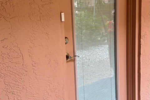 Copropriété à louer à Lauderdale Lakes, Floride: 2 chambres, 80.36 m2 № 2431410 - photo 2