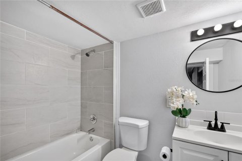 Villa ou maison à vendre à Bradenton, Floride: 3 chambres, 107.77 m2 № 2416786 - photo 15