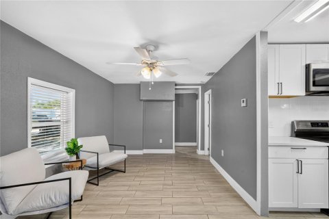 Villa ou maison à vendre à Bradenton, Floride: 3 chambres, 107.77 m2 № 2416786 - photo 4
