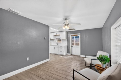 Villa ou maison à vendre à Bradenton, Floride: 3 chambres, 107.77 m2 № 2416786 - photo 5