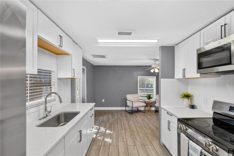Villa ou maison à vendre à Bradenton, Floride: 3 chambres, 107.77 m2 № 2416786 - photo 7