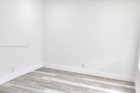 Immobilier commercial à vendre à Miami, Floride: 178.37 m2 № 1937914 - photo 5