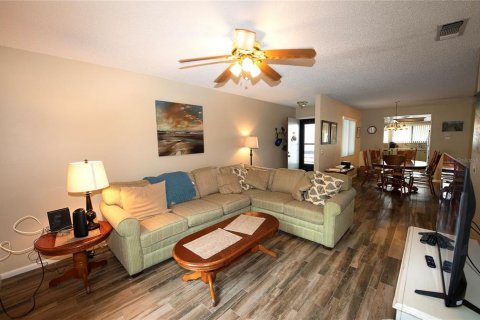 Touwnhouse à vendre à New Smyrna Beach, Floride: 2 chambres, 102.19 m2 № 1894201 - photo 3