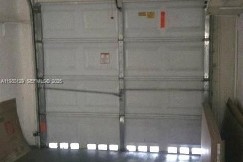 Снять в аренду таунхаус в Форт-Лодердейл, Флорида 2 спальни, 116.13м2, № 2034240 - фото 9