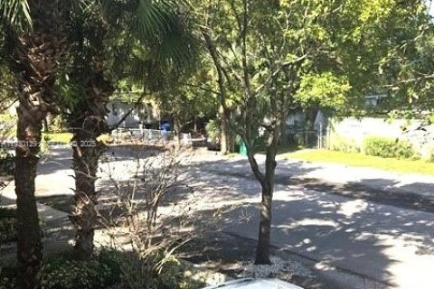 Снять в аренду таунхаус в Форт-Лодердейл, Флорида 2 спальни, 116.13м2, № 2034240 - фото 16