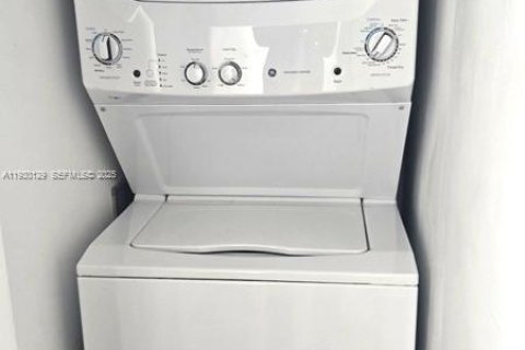 Снять в аренду таунхаус в Форт-Лодердейл, Флорида 2 спальни, 116.13м2, № 2034240 - фото 13