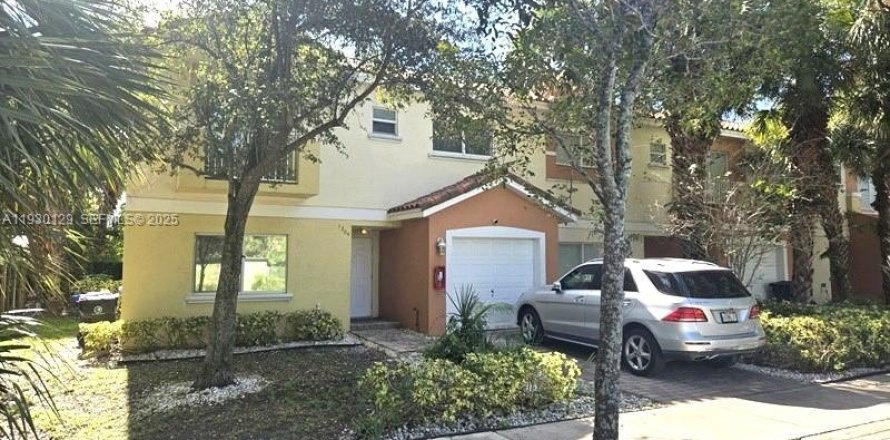 Таунхаус в Форт-Лодердейл, Флорида 2 спальни, 116.13м2 № 2034240