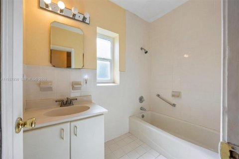 Купить виллу или дом в Серфсайд, Флорида 3 спальни, 115.01м2, № 1996660 - фото 27