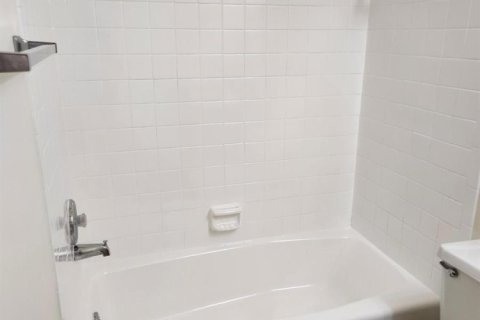 Adosado en alquiler en West Palm Beach, Florida, 3 dormitorios, 150.87 m2 № 2086228 - foto 22