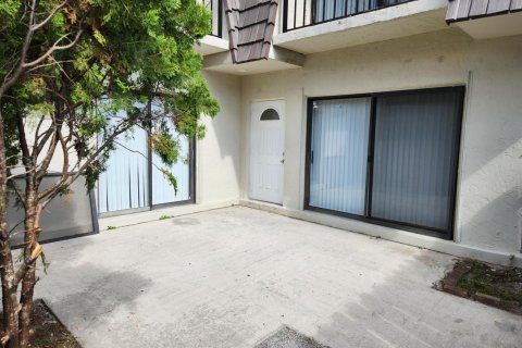 Adosado en alquiler en West Palm Beach, Florida, 3 dormitorios, 150.87 m2 № 2086228 - foto 2