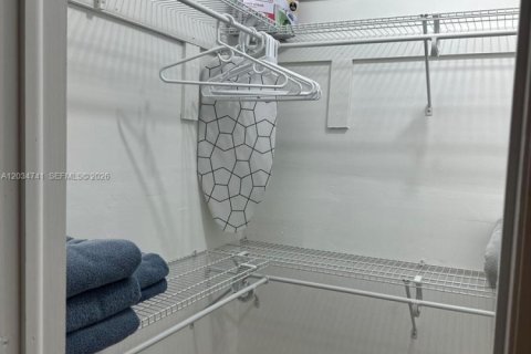 Villa ou maison à vendre à Miami, Floride: 7 chambres, 190.64 m2 № 2083608 - photo 21