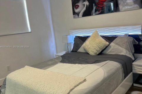 Villa ou maison à vendre à Miami, Floride: 7 chambres, 190.64 m2 № 2083608 - photo 15